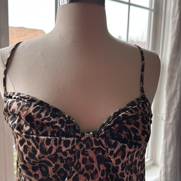 Victoria Secert Skip - Picture 2 of 4